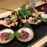 銀座 しのはら - 八寸：もずく酢 白海老 鰈の笹巻き寿司 初鰹のたたきの玉ねぎ醤油漬け 卵真丈 スナップエンドウの黄身酢乗せ 蓮根酢 一寸豆塩煮 燻し蛍烏賊 才巻き海老の雲丹射込み 佐島の蛸