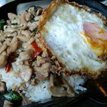 鶏のバジル炒め