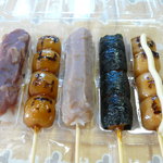 和菓子の遊山 - 左から、胡桃、みたらし、焼き栗、磯辺、みたらしチーズ
