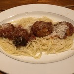 エル パト - チキンミートボールのトマトパスタ