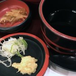 杵屋 - 薬味など接写。