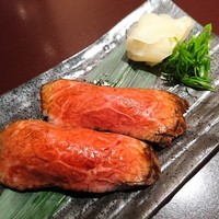 荒井屋 万國橋店 - 牛炙り寿司1296円