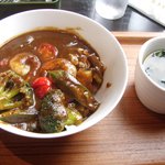 カフェ ローシャ　 - 海老とオクラのカレー丼（ランチ）