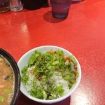 ラーメン 厚木家 - 同僚のからねぎまぶしです♪(*≧∀≦*)