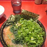 ラーメン 厚木家 - チャーシュー麺の青ネギトッピングです♪(*≧∀≦*)