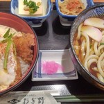 おぎ野 - ランチ。カツ丼と温かいうどん大盛。980円也