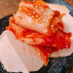 h Okinawa Izakaya Paradaisu - 夏バテ気味なあなたに島豆腐のキムチ冷奴