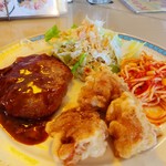Shirukurodo - メインディッシュ…ハンバーグ、鶏もも唐揚げ、パスタトマトソース和え、サラダ。