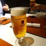最初はビール(864円)