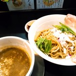 濃厚煮干し豚骨つけ麺(200g)  ８２０円(税込)