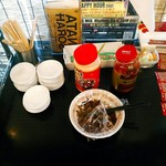 煮干し豚骨らーめん専門店 六郷 - 辛子高菜、にんにく、豆板醤。