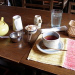 ティースペース　茶楽 - 紅茶はポットで出されます
