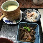 魚杳 - 茶碗蒸しと小鉢が２品付く