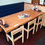 一番どり - ソファー席を取り入れゆったりとお食事できます。