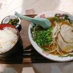 下松サービスエリア（下り線）フードコート - 2018年6月　ラーメンとライス