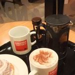 アマンダコーヒーズ - 奥が「Today's コーヒー(390円)」。