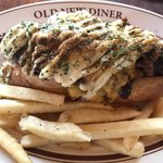 オールドニューダイナー - チリチーズドッグ 1,150円 ＋ フレンチフライ 150円。