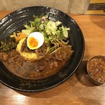 SPICY CURRY 魯珈 - ろかプレート＋プチ限定カレー