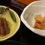 Shunsai Washoku Yamamori - ランチ 定食の小鉢２種 (右:ハタ 左:鯨)