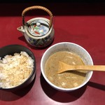 八べえ - 鰻タレ入り追い飯と鰻つけめんつけ汁スープ割り