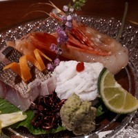 神楽坂 夢二 - 「牡丹海老 赤貝 鮪 伊佐木 鱧湯引き　本山葵 酢橘 藻塩 水茄子」