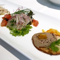 カンブーザ - 豚耳とインゲン・アイナメのカルパッチョ・バケットと鳥レバーオレンジと人参のフラッペを添えて。
