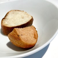 カンブーザ - トマトとバジルのパンとバケット