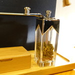 鰻 にしはら - 山椒は自分で削る