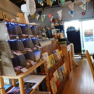 絵本カフェ holo holo_2