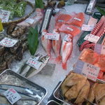 新潟本町 鈴木鮮魚 - 夏の新潟の旬がずらりと揃います。