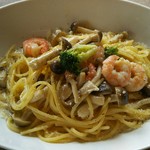 トラットリア ロマーノ - 小エビときのこの白みそクリームスパゲッティ　黒コショウ風味