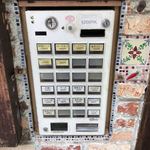 ロダン - 外の券売機。