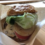 ビトウィーン ザ ブレッド - 