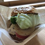 ビトウィーン ザ ブレッド - 