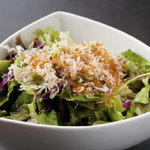 焼肉の牛太 本陣 - 焼肉屋さんのシンプルサラダ（韓国風塩ドレッシング）