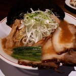 完熟ラーメン本丸 - 白丸全部のせ(910円)