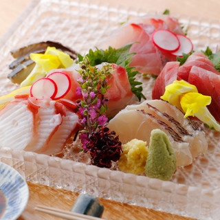 四季折々の山海の恵みを取り揃え、滋味あふれる優しい和食に
