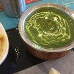 ビスターレビスターレ - ほうれん草と鶏肉のカレー