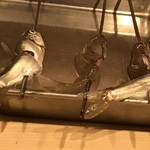 はらまさ - 串刺しにされた琵琶湖の稚鮎