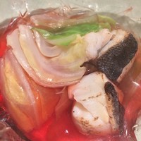 銀熊茶寮 - 鱧と春キャベツ ビーツのカルタファ包み