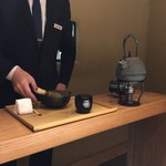 レフェルヴェソンス - お茶を点ててる間は空気が変わりまし