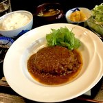 茶暮里 - ＊ハンバーグカレーソース（ミニサラダ付）（¥900）
            ※日替わりランチ