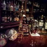 EAST - ほんとに店内お酒でいっぱい　壁一面　お酒