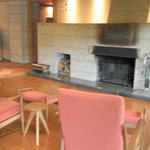 仙郷樓 奥の樹々 - ロビー内の暖炉