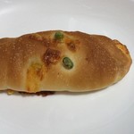 ムフタール ドゥ パリ - チェダーチーズと枝豆パン(160円)