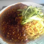 盧山 - ジャージャー麺