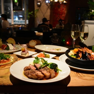 シェアディナーコース 自由が丘のナチュラル空間で極上の豚肉料理やタジン鍋を食する大皿シェアディナーコース 2名様 ビストロ ハムサ 自由が丘 ビストロハムサ 自由が丘 ビストロ 食べログ