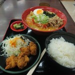 駒ヶ岳サービスエリア（上り） フードコート - 野菜たっぷり信州豚味噌ラーメン・ライス・鶏唐揚げ