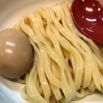 麺屋 高橋 - 麺と味付玉子のアップ