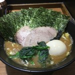 Menya Kuro - ラーメン、味玉、海苔